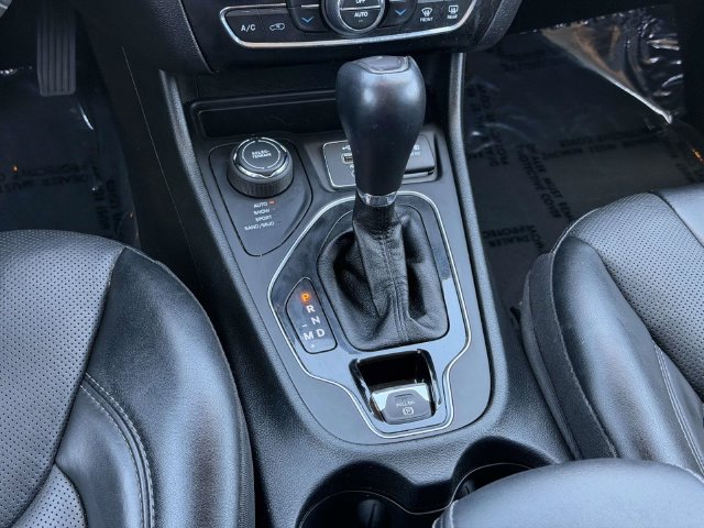 Used 2023 Jeep Cherokee Altitude Lux w/ Lux Elite Package AWD/4WD image 19
