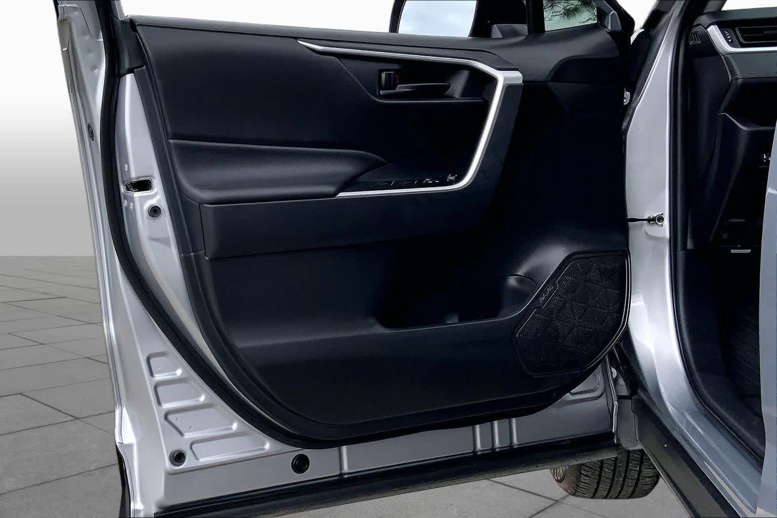 Certified 2025 Toyota RAV4 LE FWD image 21
