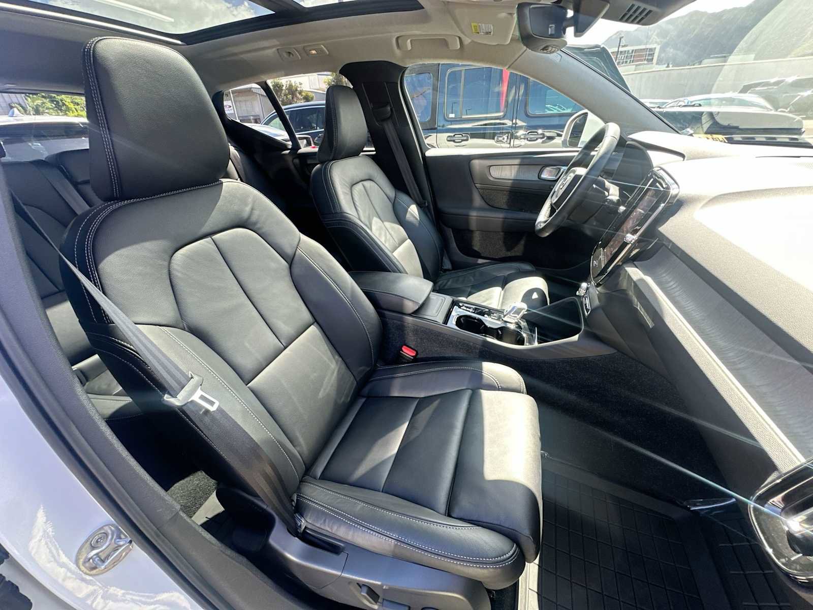 Used 2023 Volvo XC40 B4 Plus w/ Driver Assist Package image 26