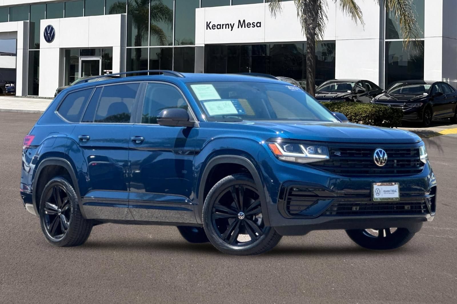 Used 2023 Volkswagen Atlas SEL R-Line AWD/4WD image 2