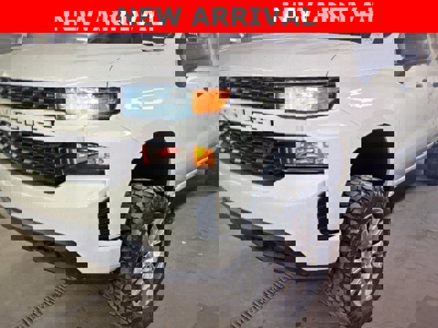 Used 2019 Chevrolet Silverado 1500 Custom w/ Trailering Package image 4