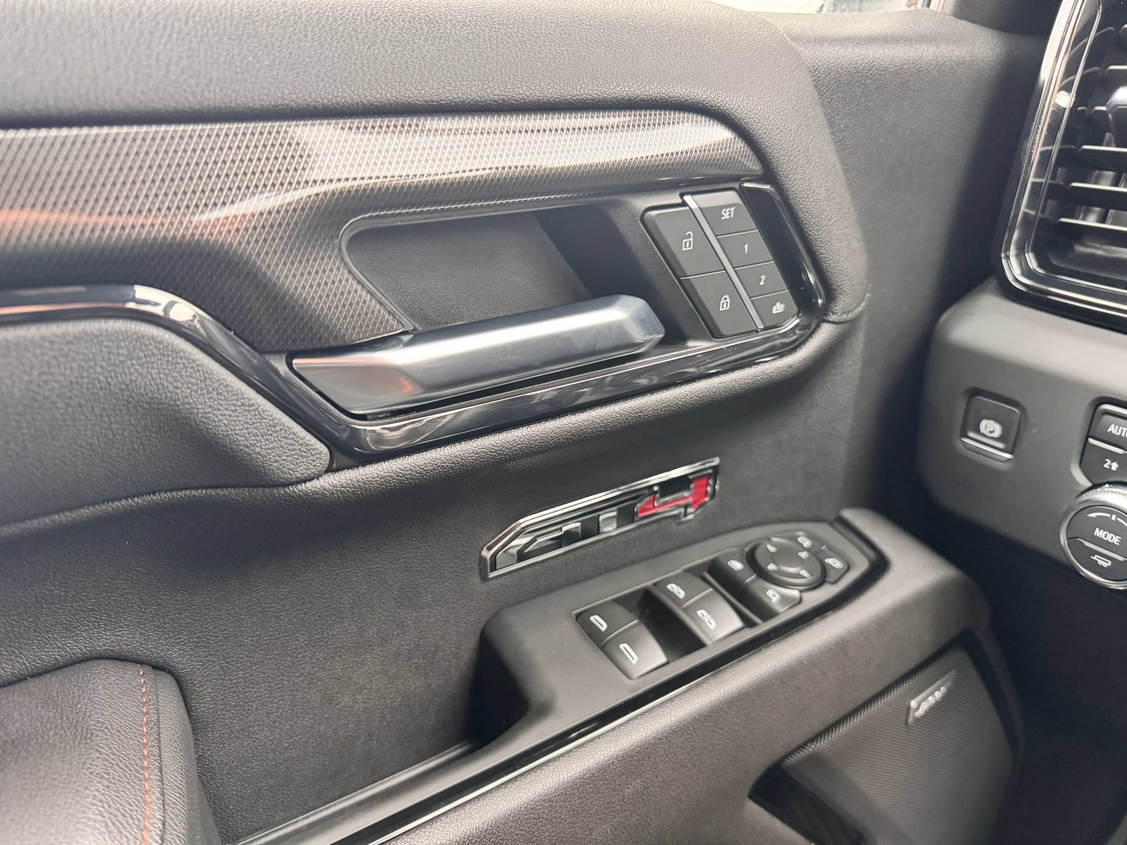 Used 2025 GMC Sierra 1500 AT4 AWD/4WD image 13