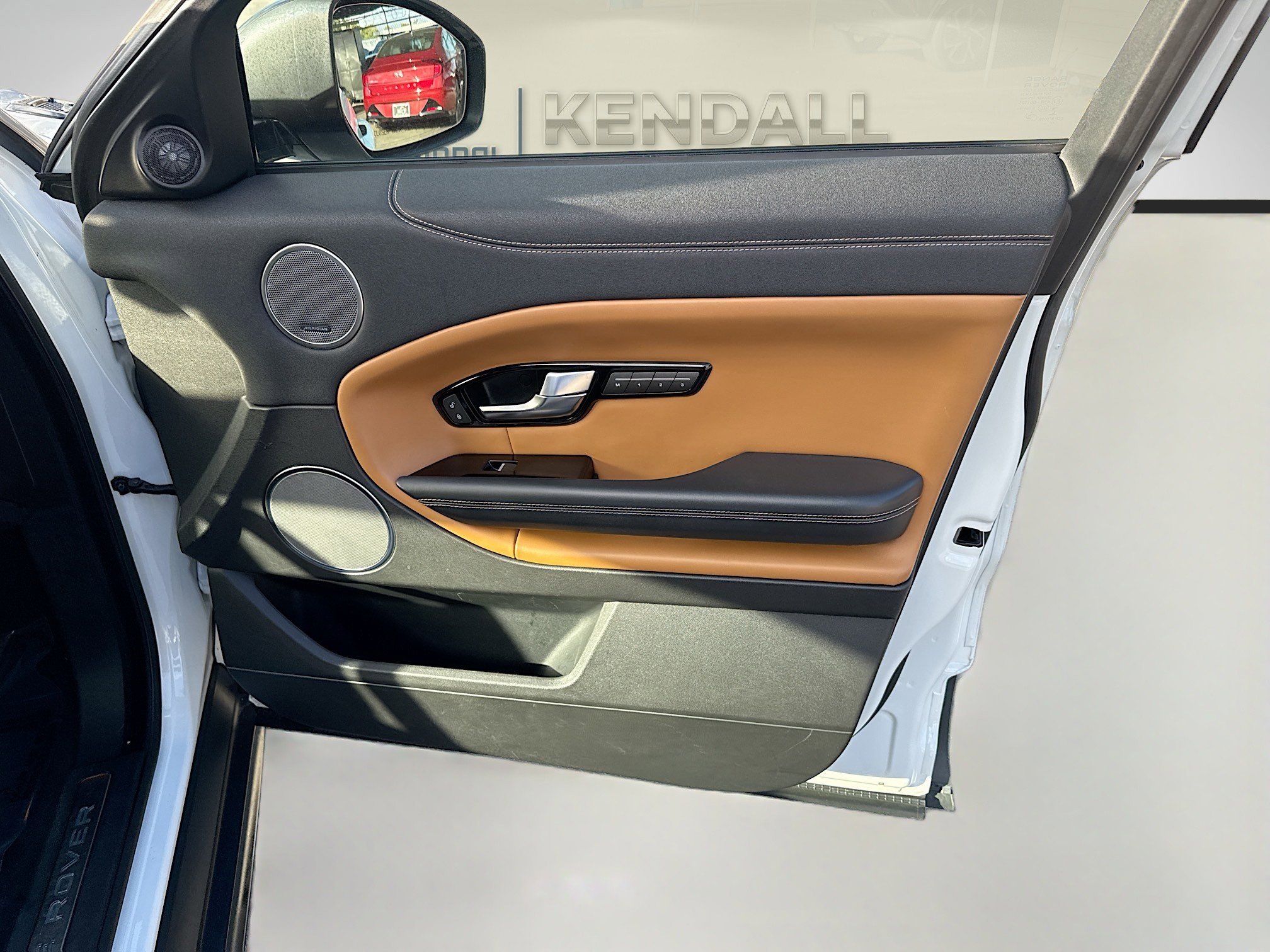 Used 2018 Land Rover Range Rover Evoque HSE Dynamic image 32