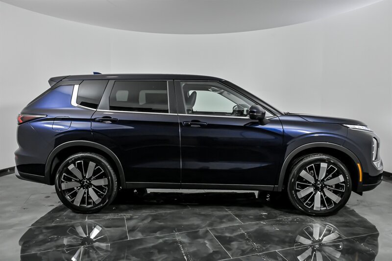 New 2026 Mitsubishi Outlander SE AWD/4WD image 9