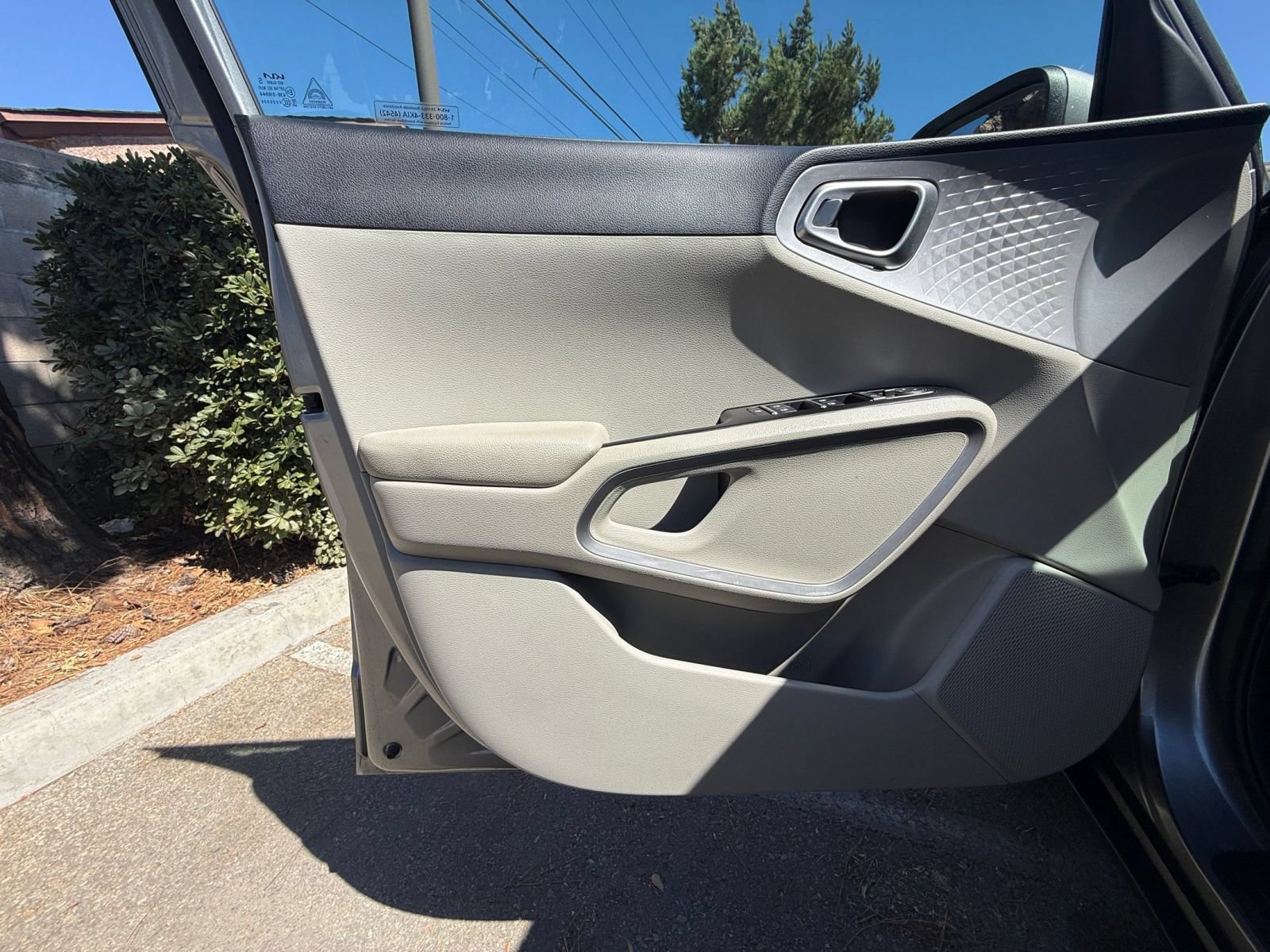 Used 2025 Kia Soul LX w/ LX Technology Package FWD image 18