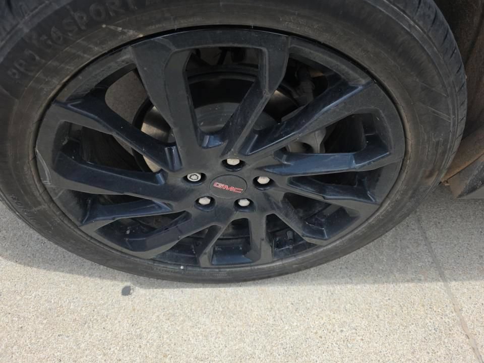 Used 2023 GMC Terrain SLT w/ Tech Package FWD image 10