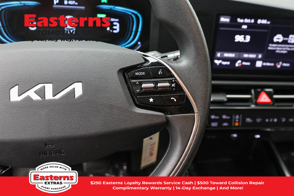 Used 2025 Kia Niro LX FWD image 16