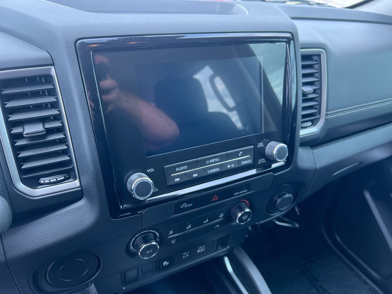 Used 2024 Nissan Frontier SV w/ Technology Package RWD image 25