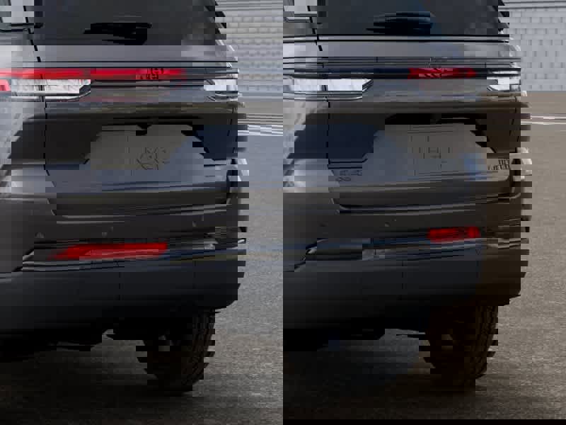 New 2025 Jeep Grand Cherokee Limited w/ Black Appearance Package image 13