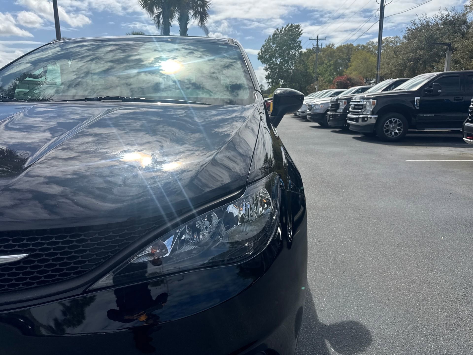 Used 2023 Chrysler Voyager LX image 21