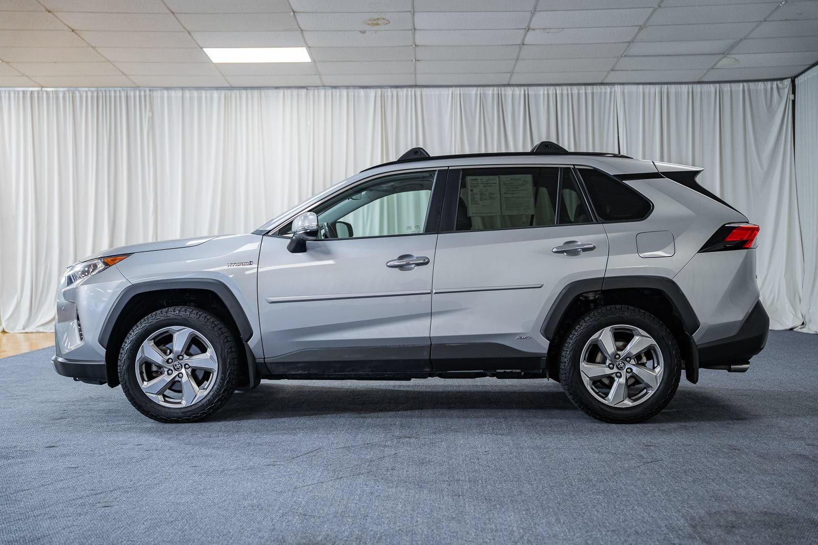 Used 2020 Toyota RAV4 Limited AWD/4WD image 4