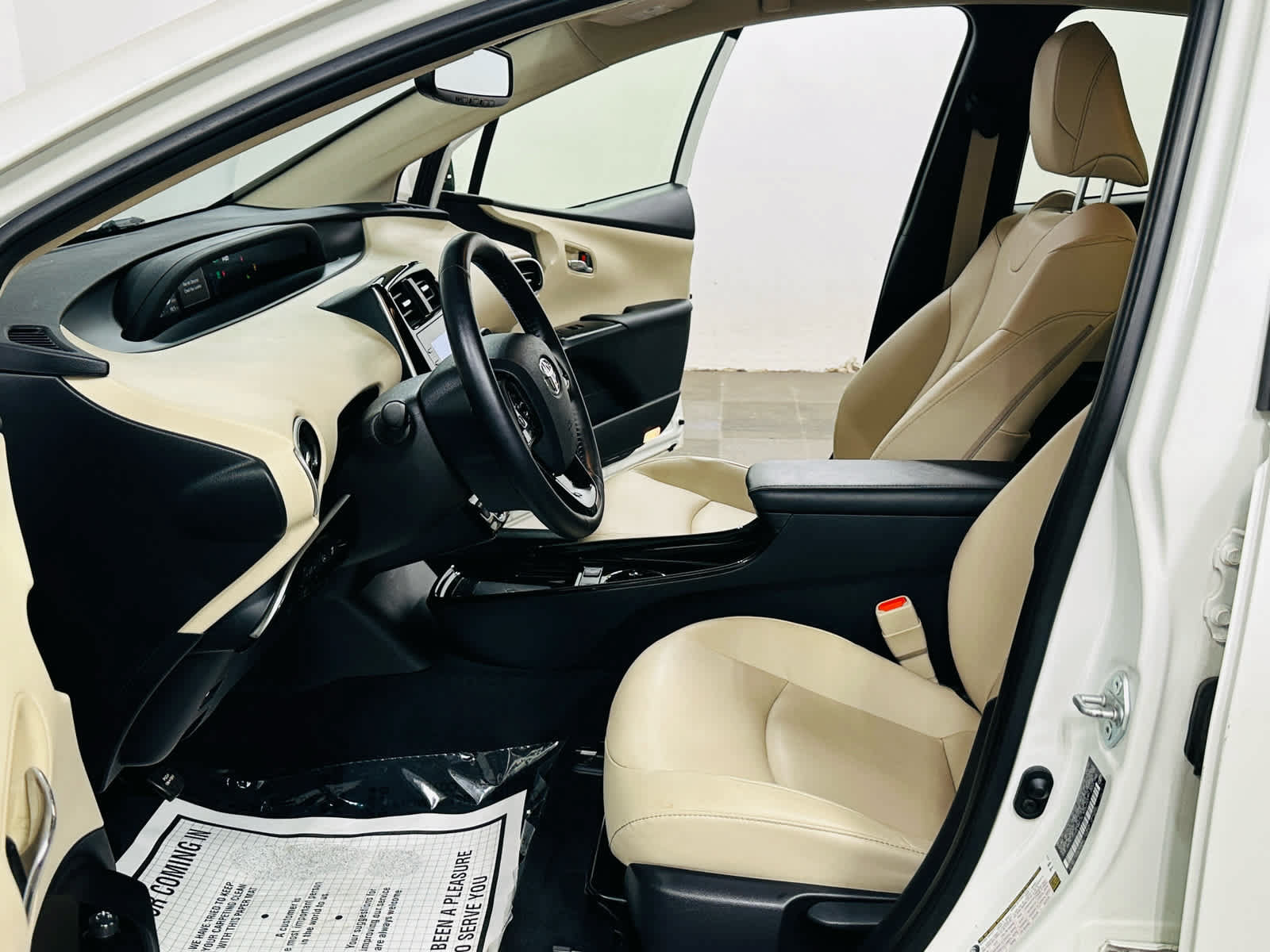 Used 2020 Toyota Prius XLE AWD/4WD image 9