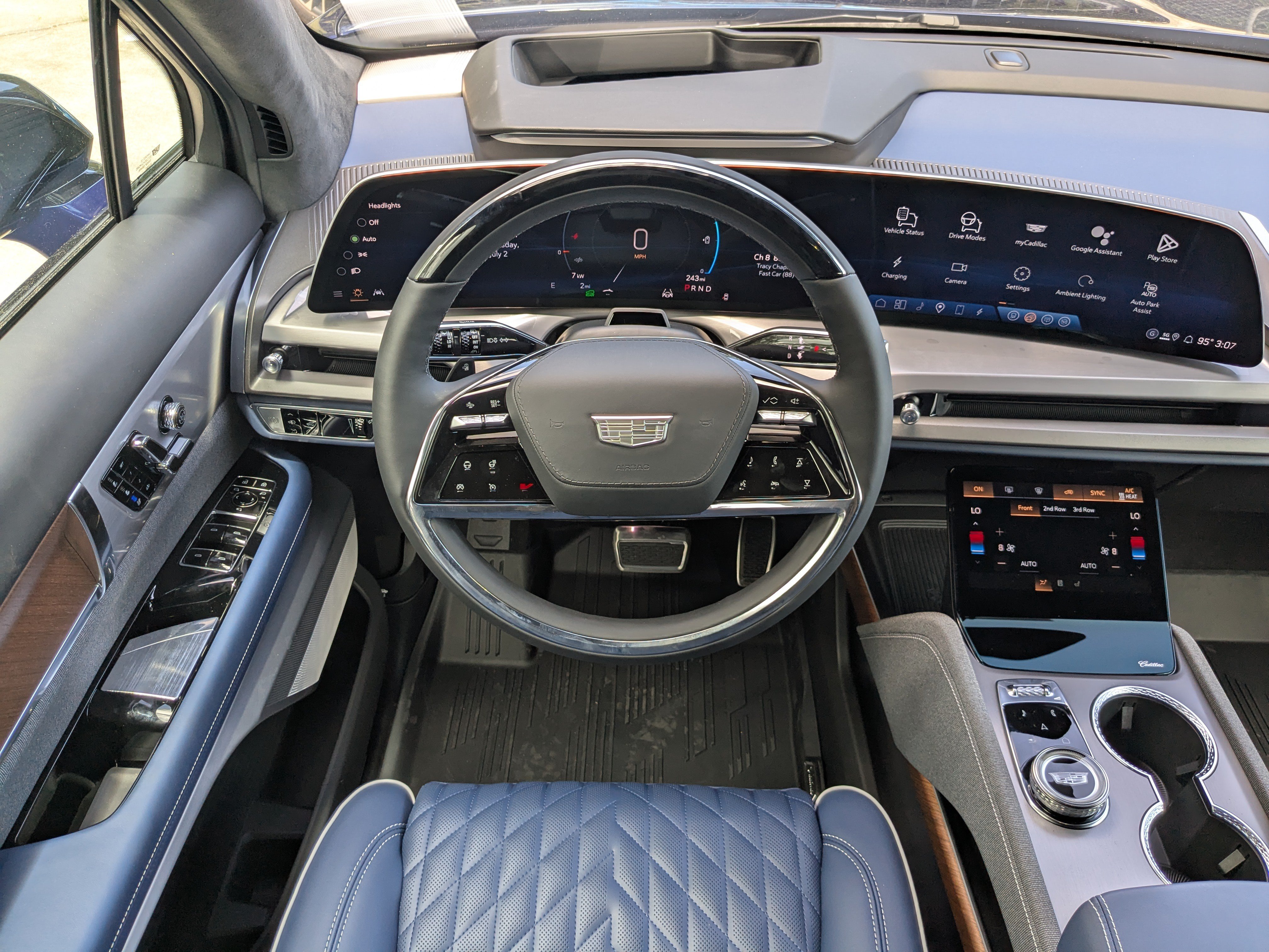 New 2026 Cadillac Vistiq Premium Luxury w/ LPO, Floor Liner Package AWD/4WD image 4