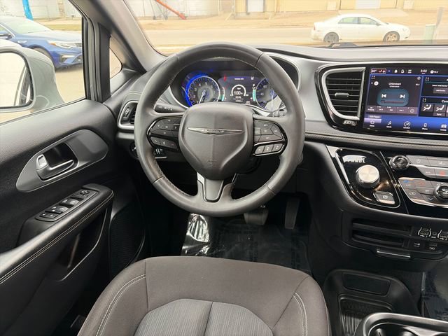 Used 2022 Chrysler Pacifica Touring AWD/4WD image 29