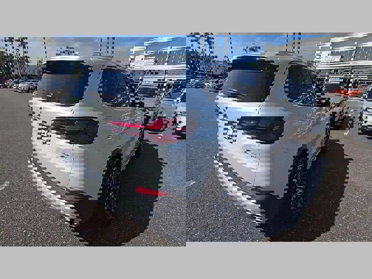 Certified 2025 BMW X5 xDrive50e w/ Premium Package image 28