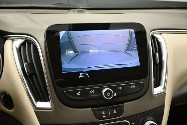 Used 2020 Chevrolet Malibu LT w/ Leather Package FWD image 24
