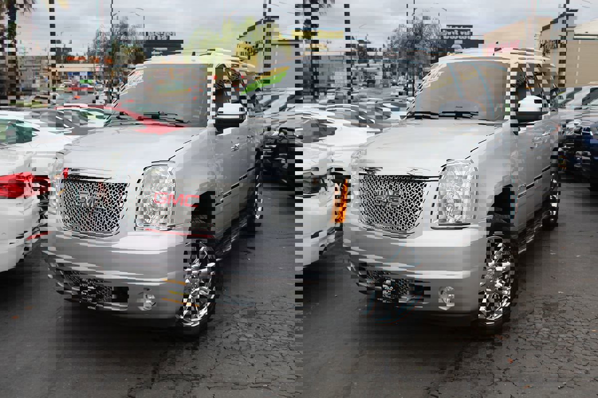 Used 2014 GMC Yukon XL Denali image 45