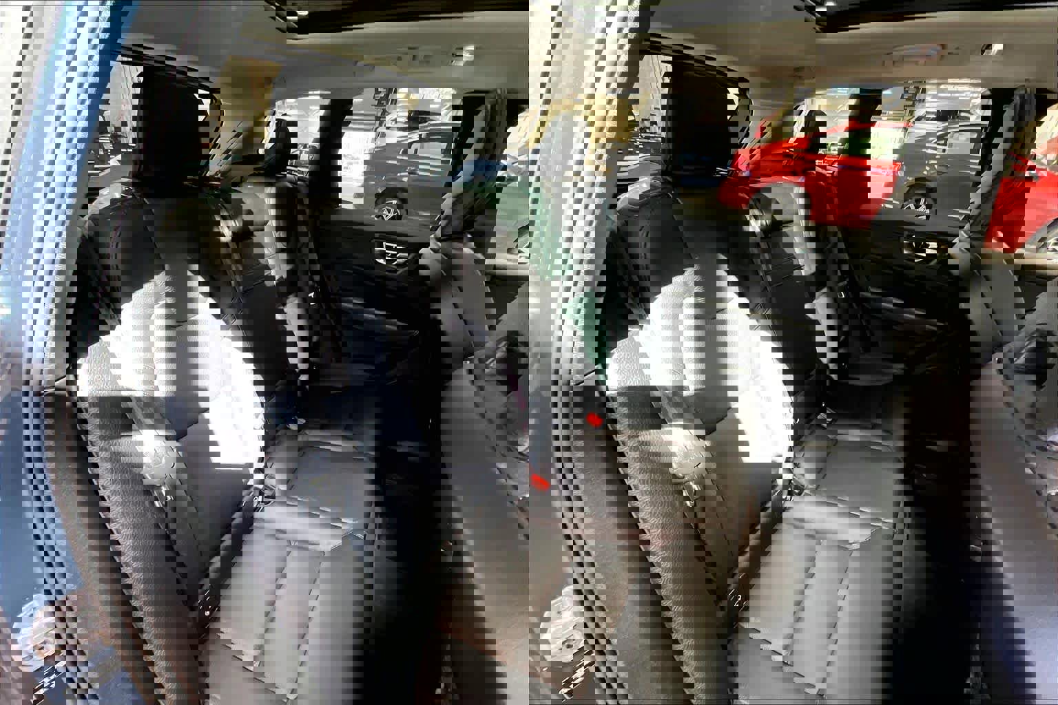 Used 2019 Volvo XC60 T6 Momentum w/ Premium Package image 18