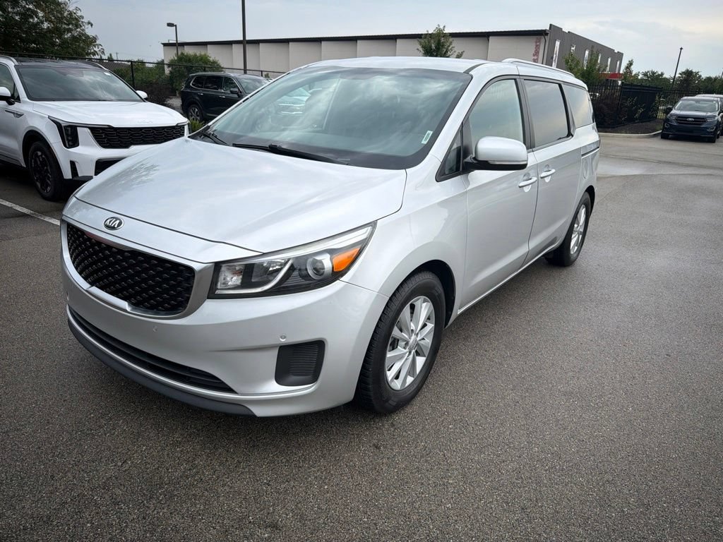 Used 2017 Kia Sedona LX w/ LX Essentials Premium Package FWD image 1