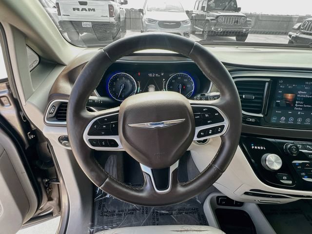 Used 2018 Chrysler Pacifica Touring-L Plus w/ Advanced Safetytec Group FWD image 16