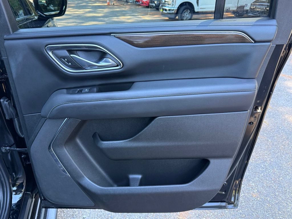 Used 2023 GMC Yukon XL SLE w/ Gmc Pro Safety Plus Package AWD/4WD image 28