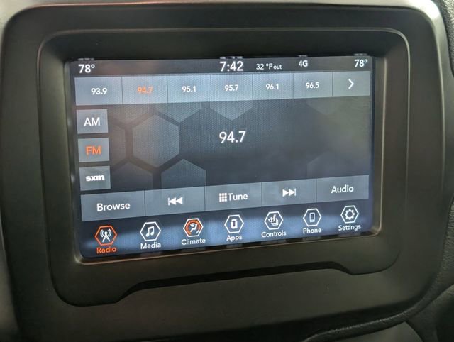 Used 2021 Jeep Renegade Latitude w/ Convenience Group image 19