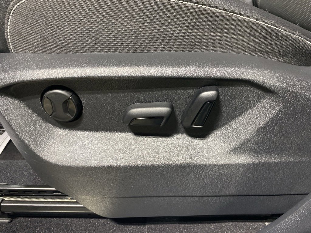 Used 2025 Volkswagen Atlas SE image 24