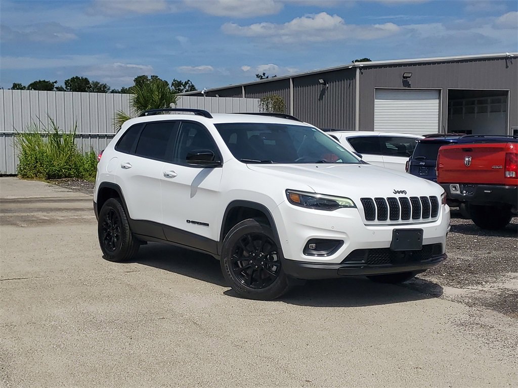 Used 2023 Jeep Cherokee Altitude Lux image 38