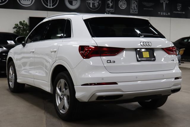 Used 2020 Audi Q3 2.0T Premium w/ Convenience Package AWD/4WD image 3