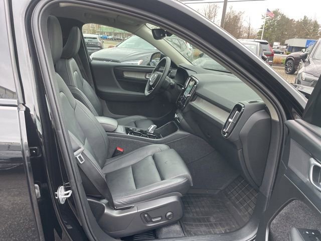 Certified 2024 Volvo XC40 B5 Plus w/ Protection Package Premier image 12