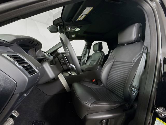 New 2026 Land Rover Discovery Dynamic SE AWD/4WD image 11