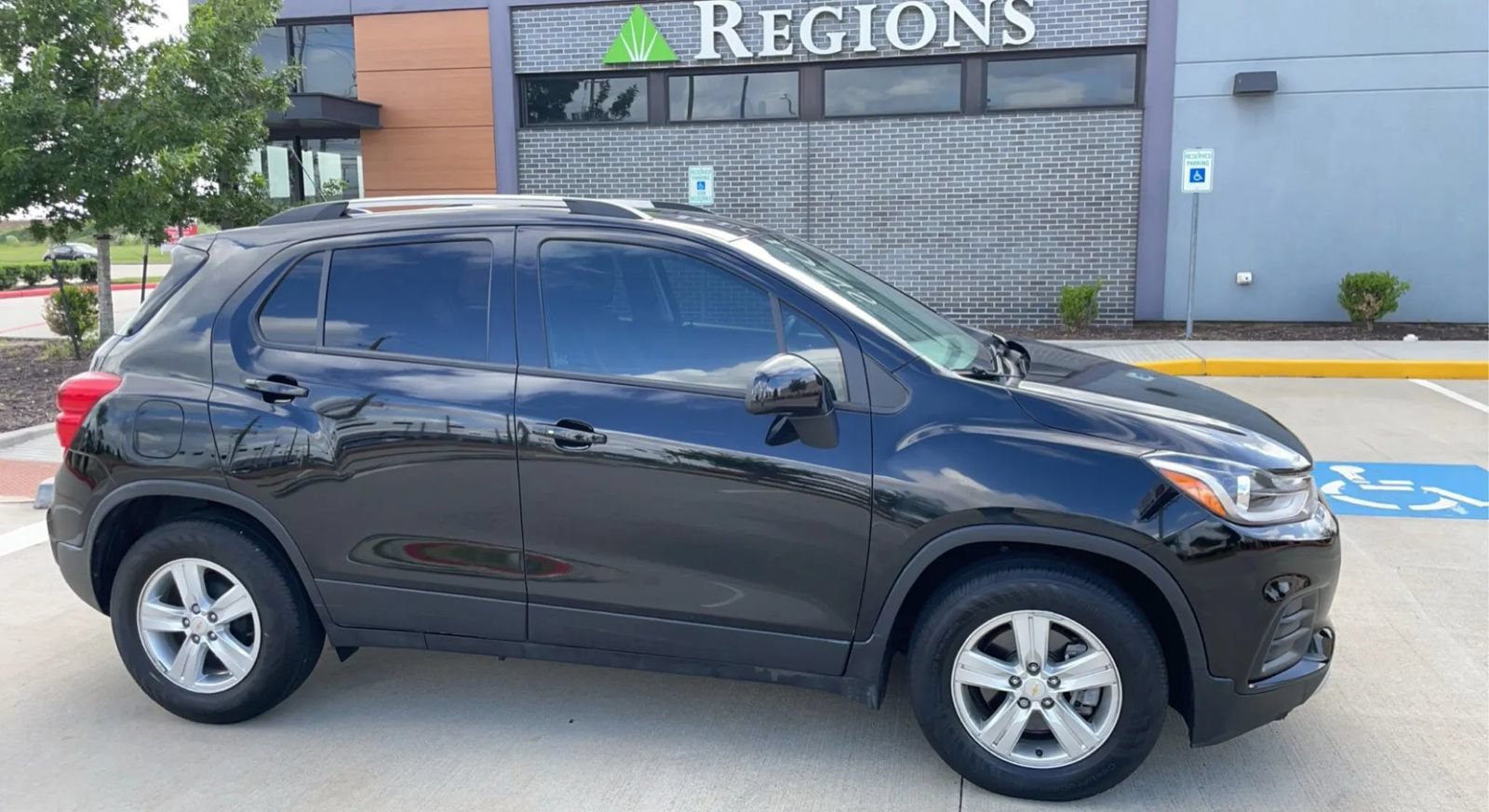 Used 2021 Chevrolet Trax LT w/ LT Convenience Package FWD image 5