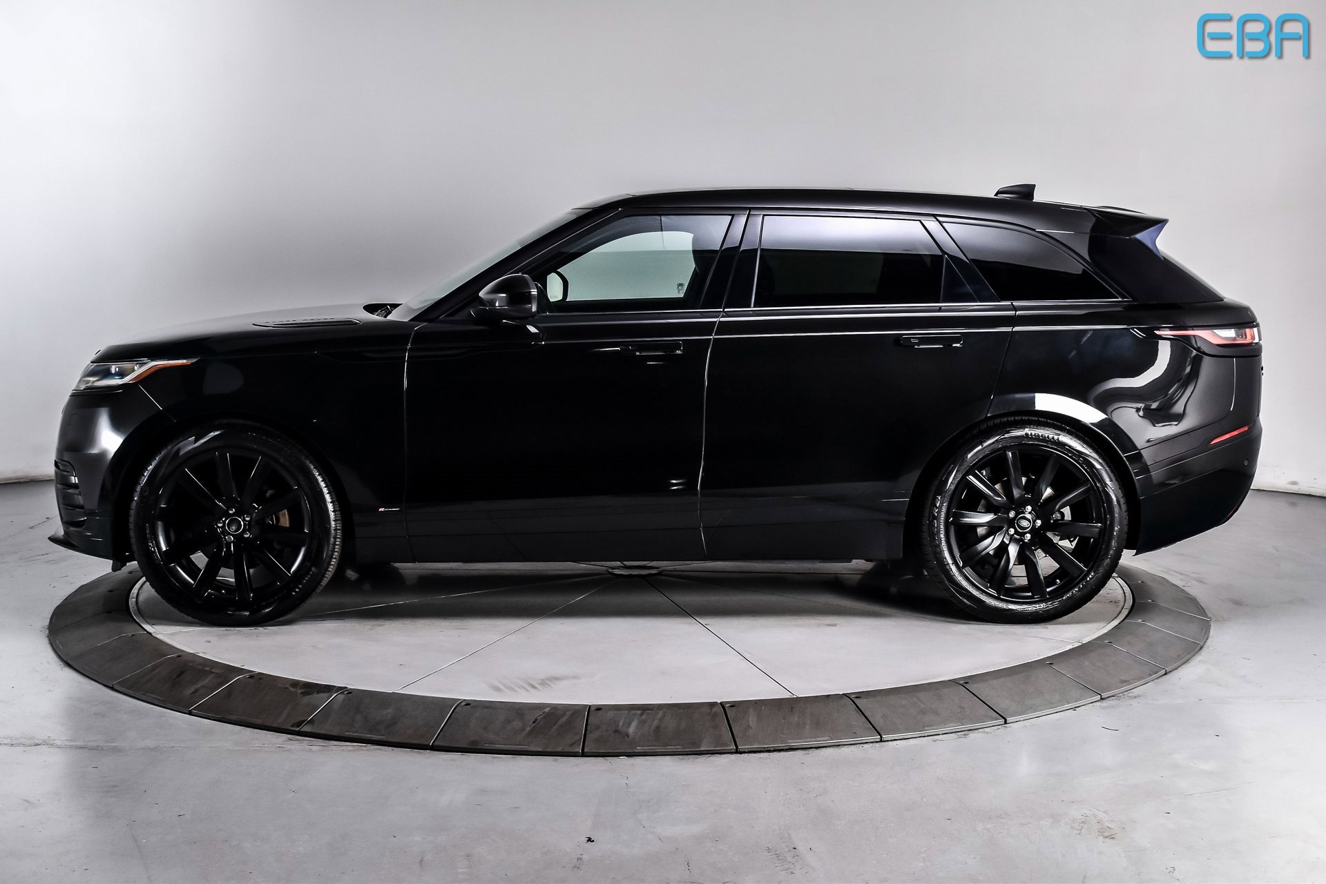 Used 2020 Land Rover Range Rover Velar R-Dynamic S image 3