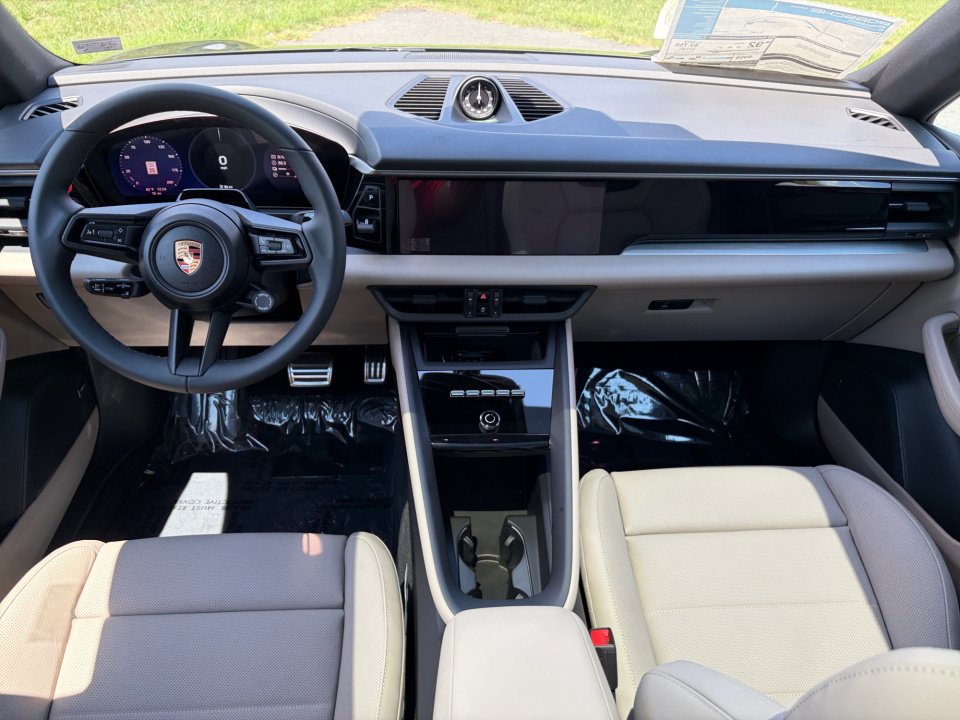 New 2026 Porsche Macan 4S Electric AWD/4WD image 16