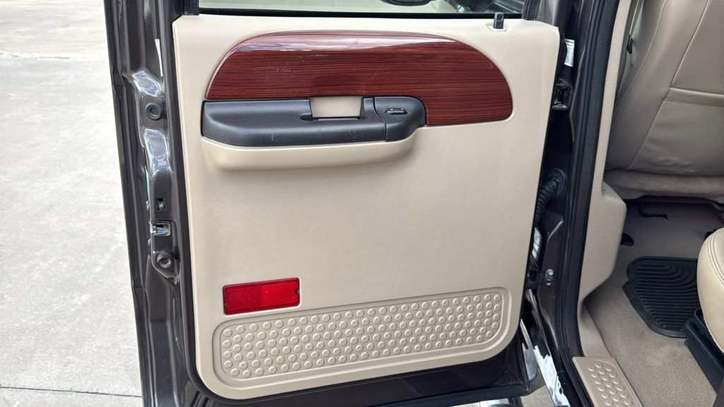 Used 2006 Ford F350 Lariat AWD/4WD image 16