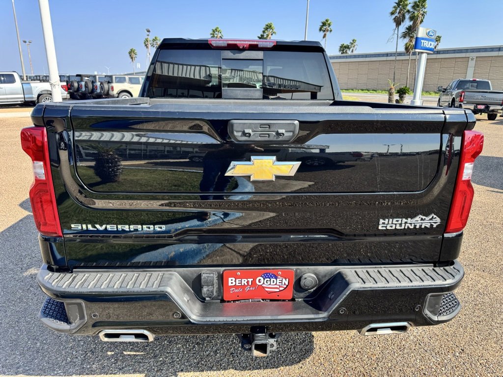 Used 2024 Chevrolet Silverado 1500 High Country w/ Technology Package image 3