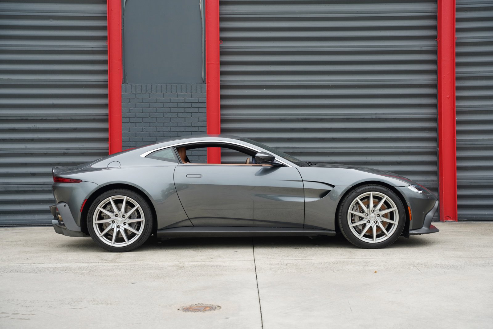 Used 2020 Aston Martin V8 Vantage Coupe RWD image 13