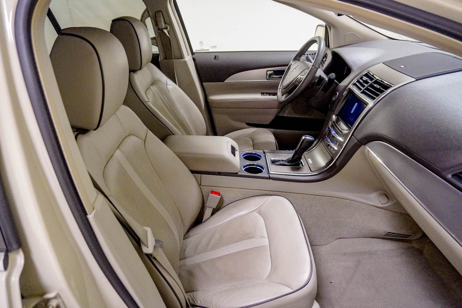 Used 2015 Lincoln MKX FWD w/ Equipment Group 101A image 30