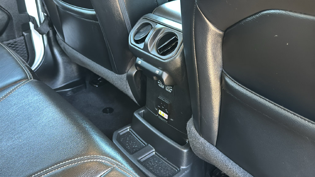 Used 2023 Jeep Wrangler Unlimited Sahara AWD/4WD image 18