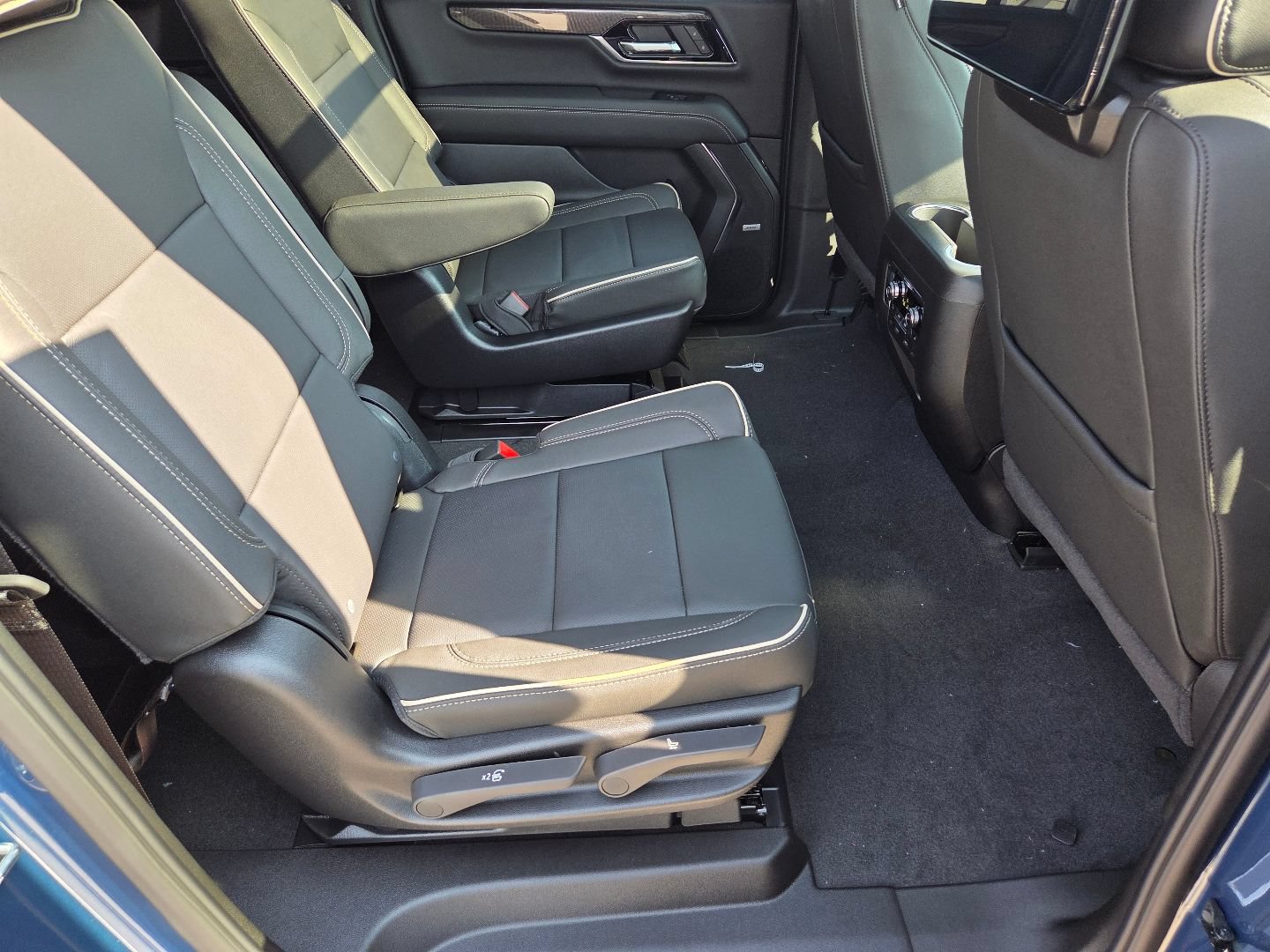 New 2026 GMC Yukon XL Elevation w/ Elevation Premium Package AWD/4WD image 24