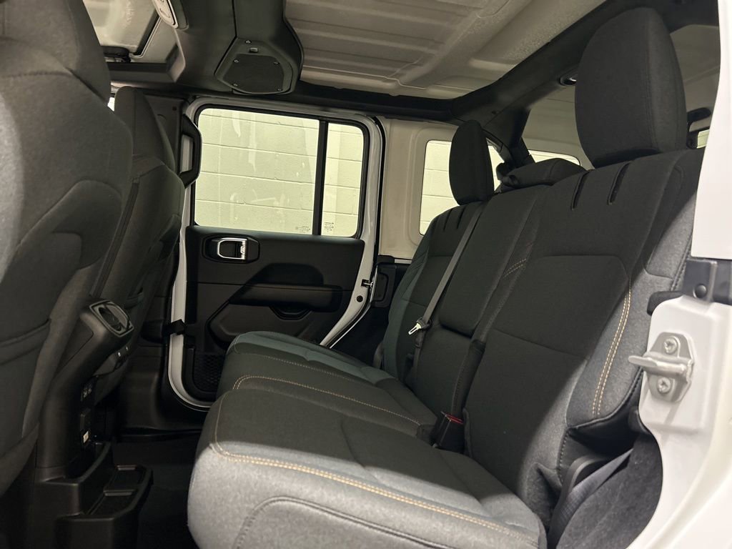 Used 2025 Jeep Wrangler Unlimited Sahara image 8