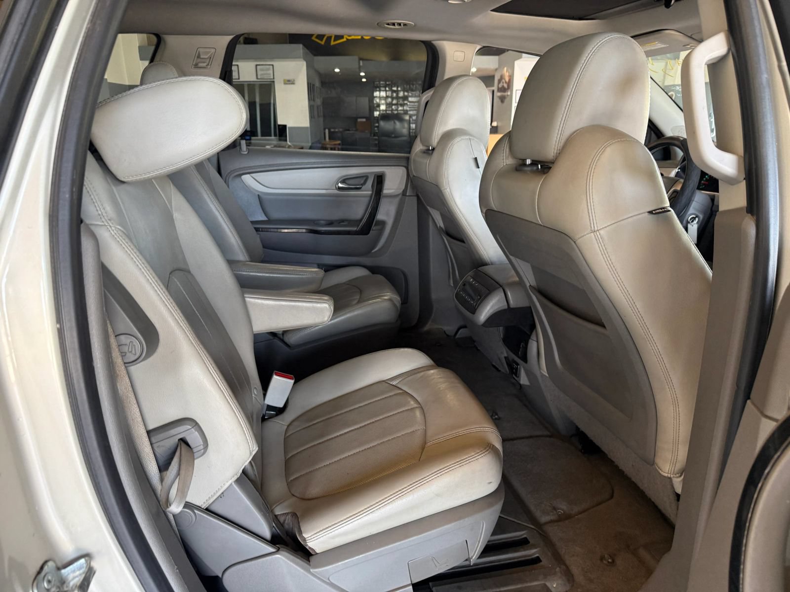 Used 2015 Chevrolet Traverse LTZ FWD image 11
