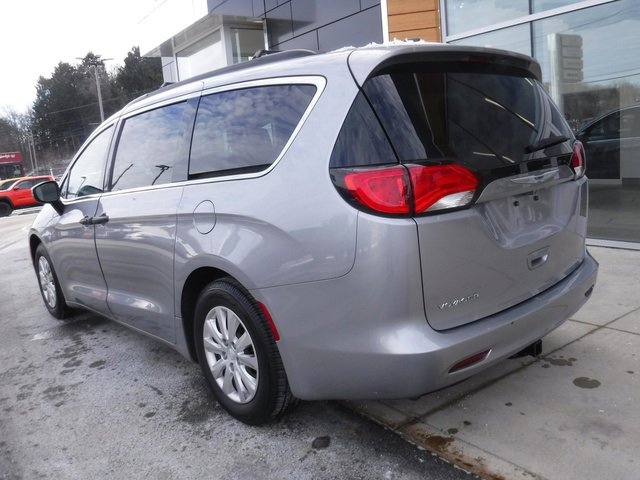 Certified 2020 Chrysler Voyager L image 10
