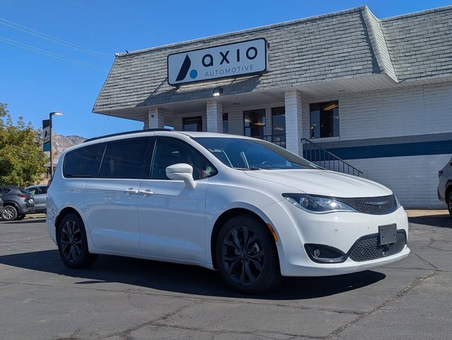 Used 2018 Chrysler Pacifica Limited w/ Advanced Safetytec Group