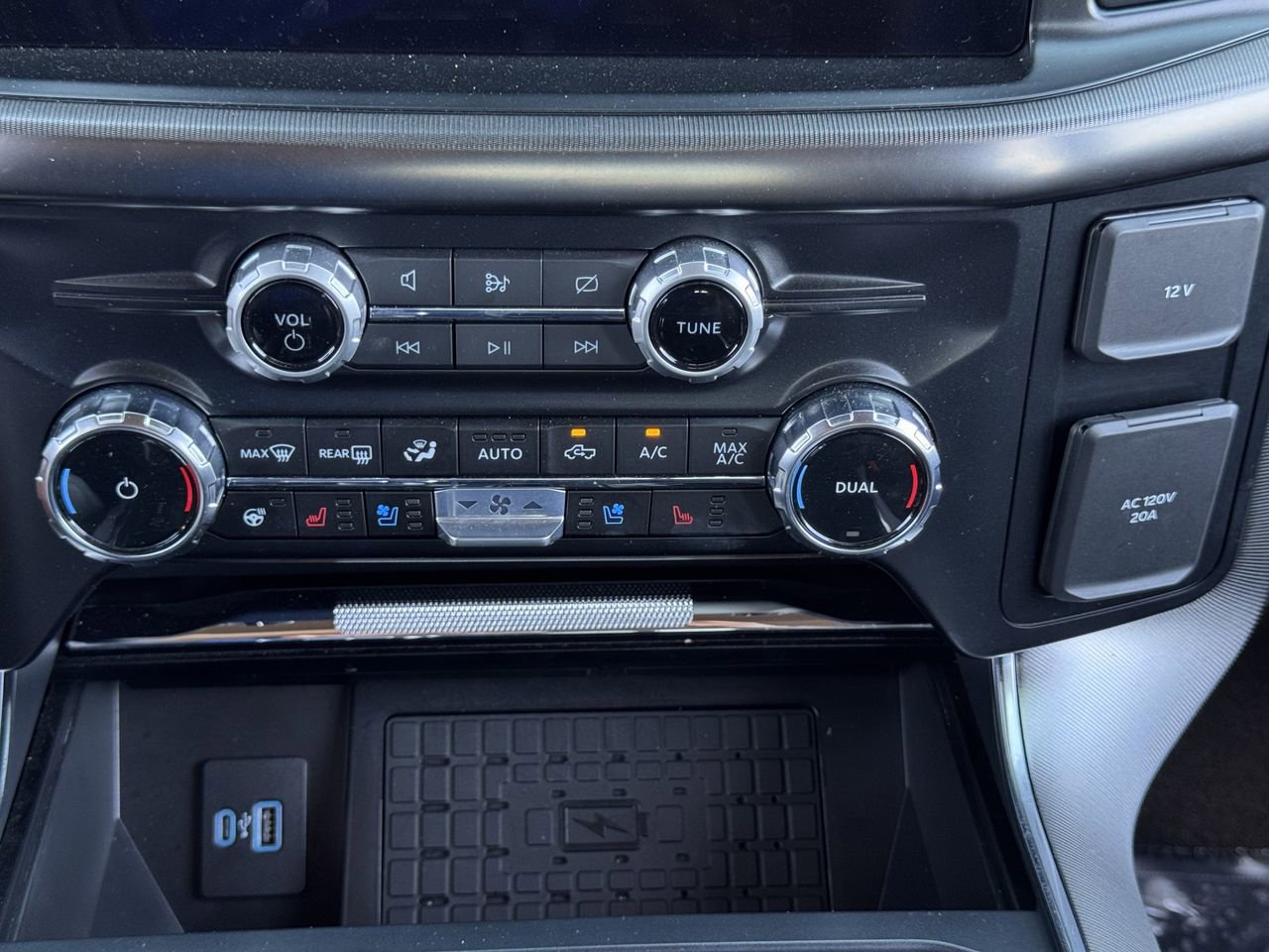 Used 2024 Ford F150 Platinum w/ FX4 Off-Road Package image 18
