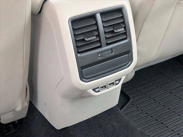 Used 2021 Volkswagen Passat 2.0T SE w/ Luggage Net & Mats Package image 18