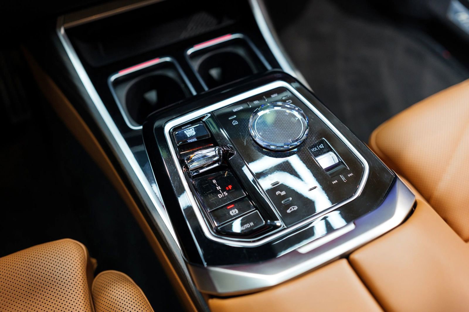 Used 2023 BMW 740i w/ Parking Assistance Package image 26