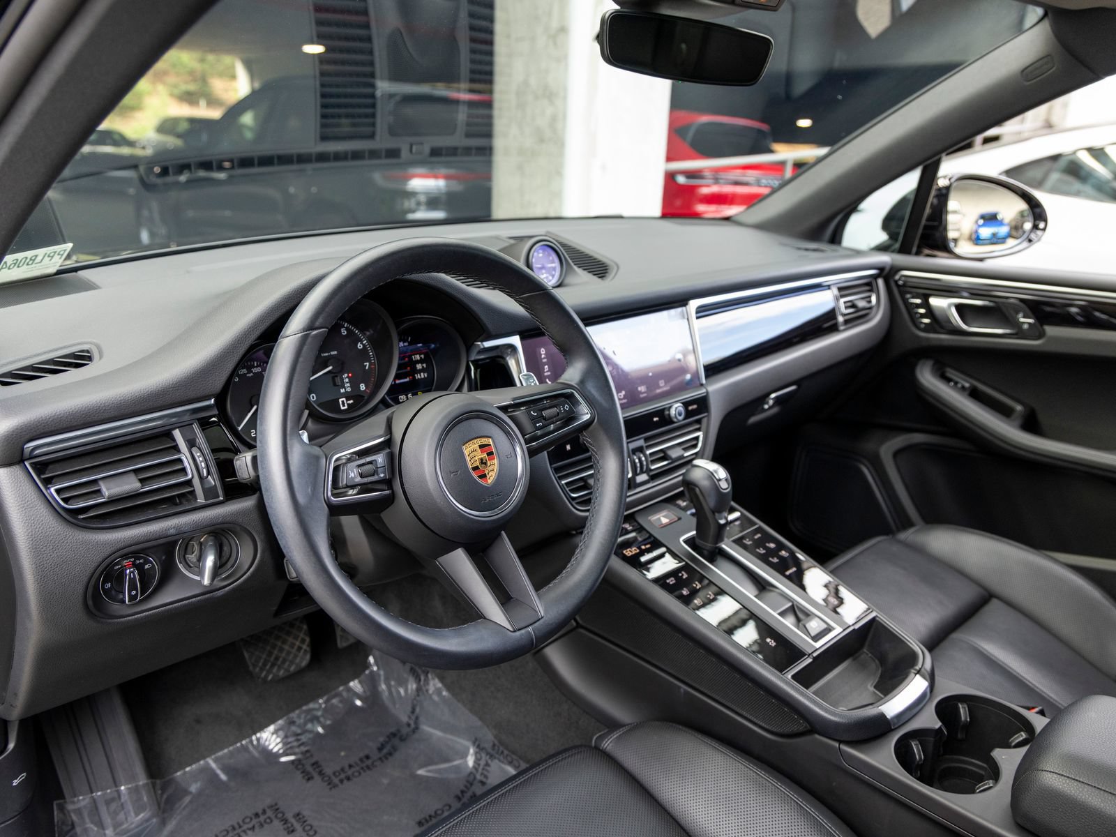 Certified 2023 Porsche Macan AWD/4WD image 4
