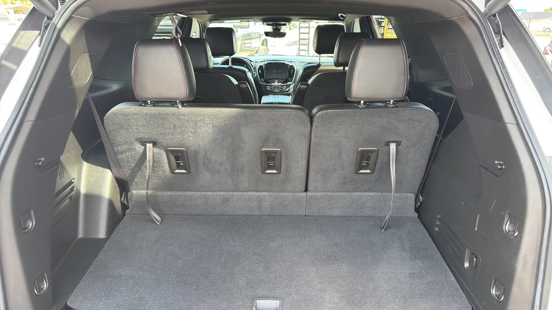 Used 2022 Chevrolet Traverse RS FWD image 7