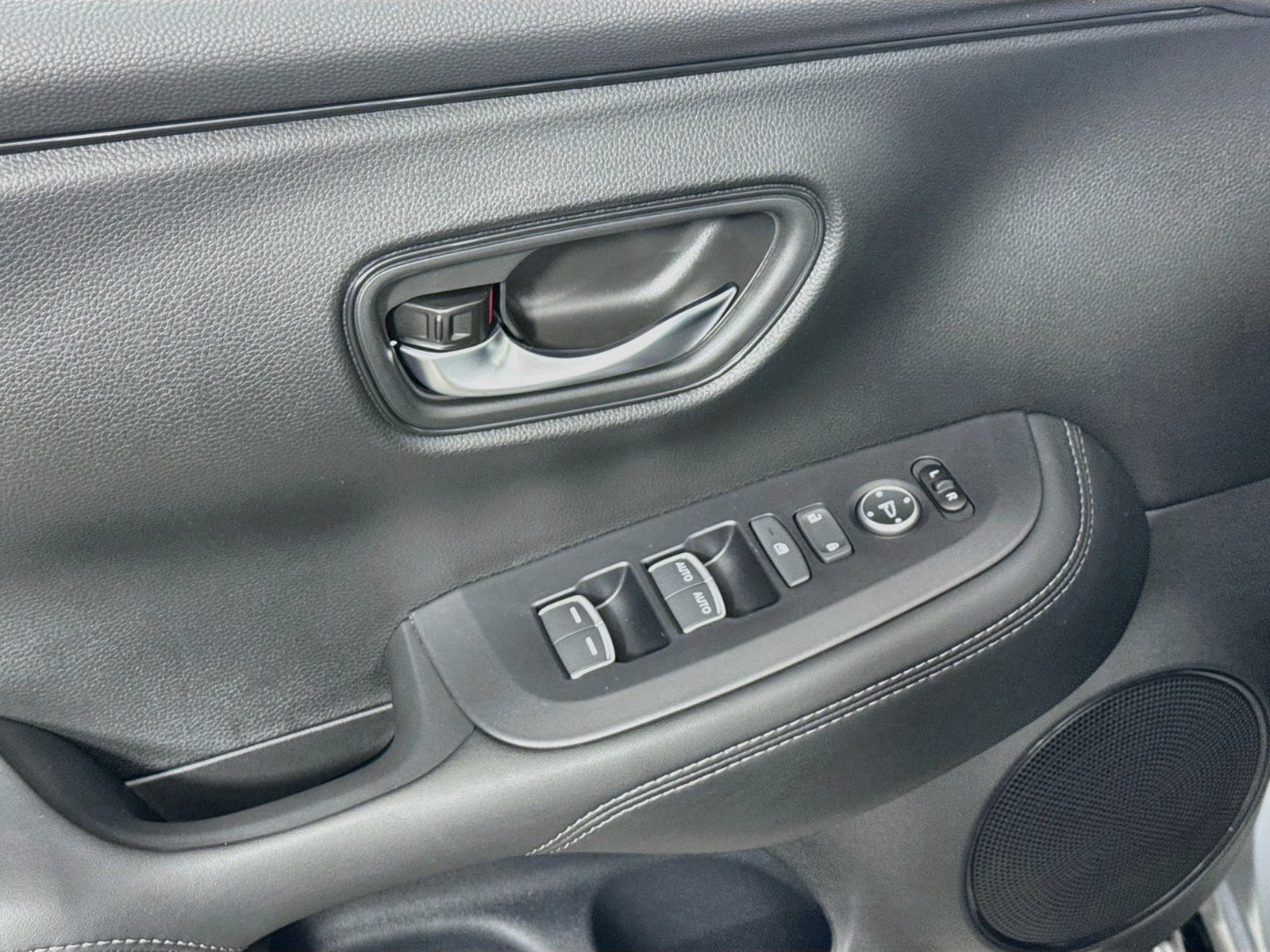 Used 2027 Honda HR-V EX-L image 23